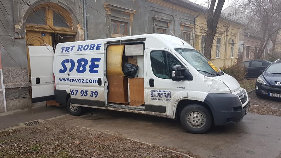 Kombi za selidbe natovaren sa robom